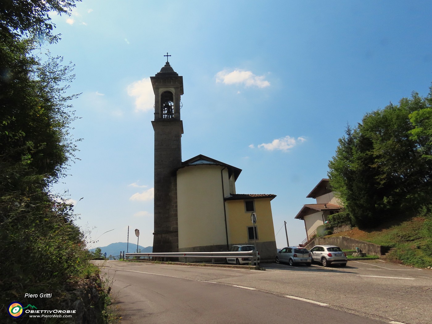 71 Al Passo del Suchello-Santuario Madonna della neve (900 m).JPG